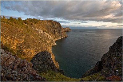 Rest on Lake Baikal in autumn: to the unknown depths