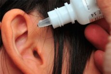 Boric alcohol in the ear of a child and an adult with otitis