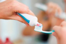 Toothpaste Allergy: Symptoms, Causes, Diagnosis, and Treatment of ...